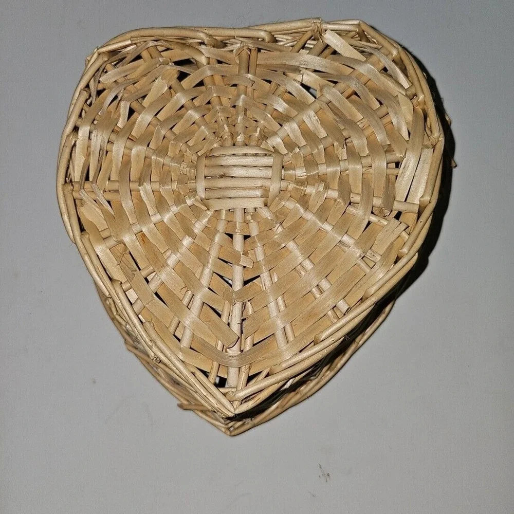 vintage Heart‎ shaped basket